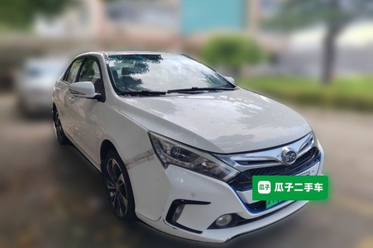 Used BYD Qin New Energy 2015 1.5T Dual-Crown Flagship Plus Edition Front Right 45 Deg