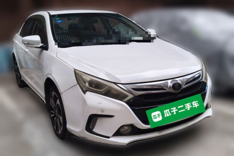 Used BYD Qin New Energy 2015 1.5T Dual-Crown Flagship Plus Edition Front Right 45 Deg