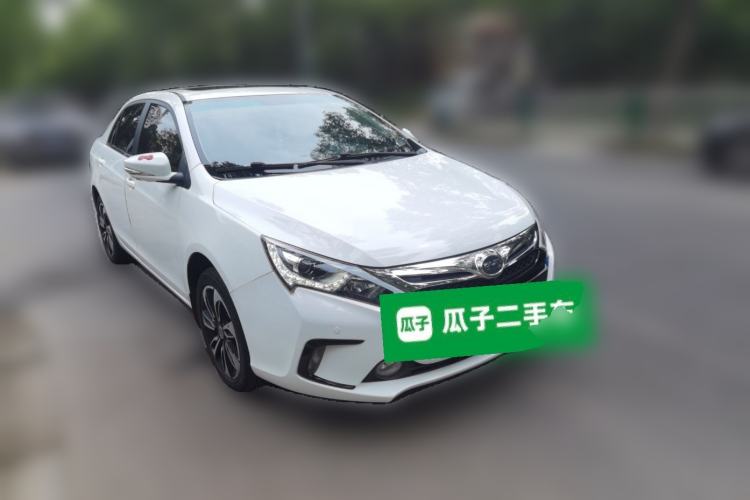 Used BYD Qin New Energy 2015 1.5T Dual-Crown Flagship Plus Edition Front Right 45 Deg