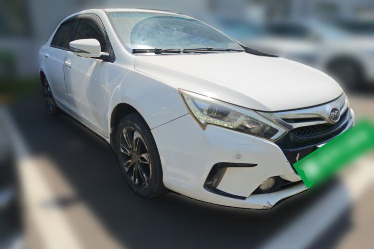 Used BYD Qin New Energy 2015 1.5T Dual-Crown Flagship Plus Edition Front Right 45 Deg