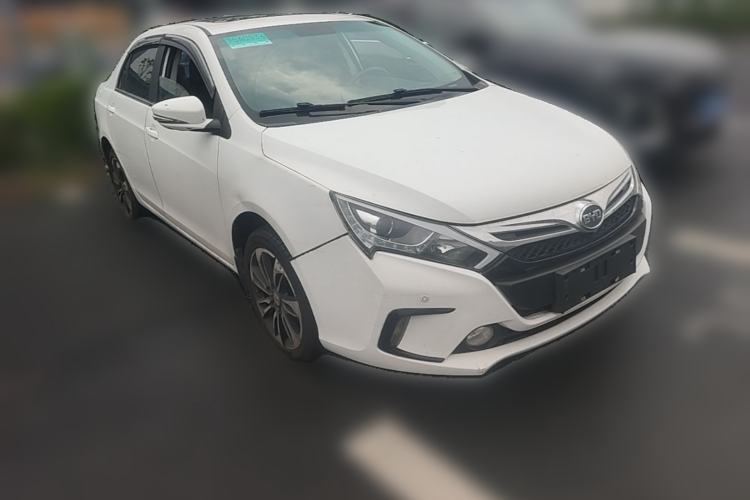 Used BYD Qin New Energy 2015 1.5T Dual-Crown Flagship Plus Edition Front Right 45 Deg