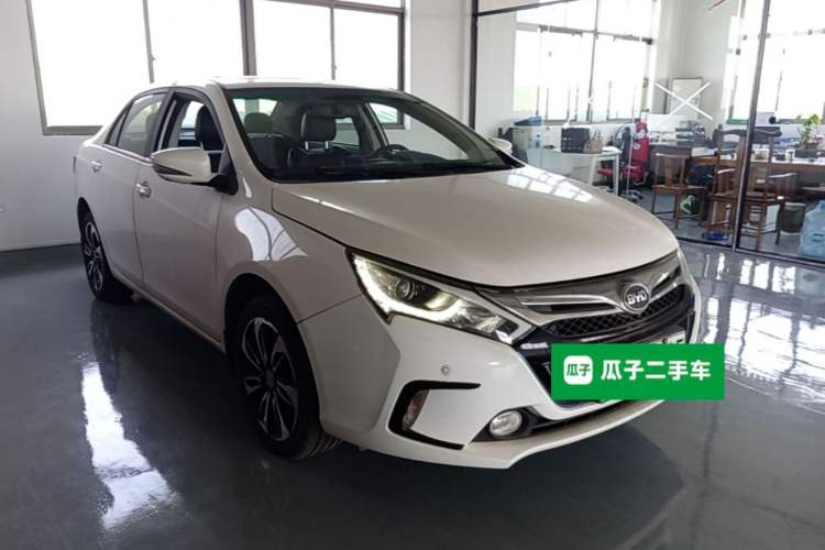 Used BYD Qin New Energy 2015 1.5T Dual-Crown Flagship Plus Edition Front Right 45 Deg