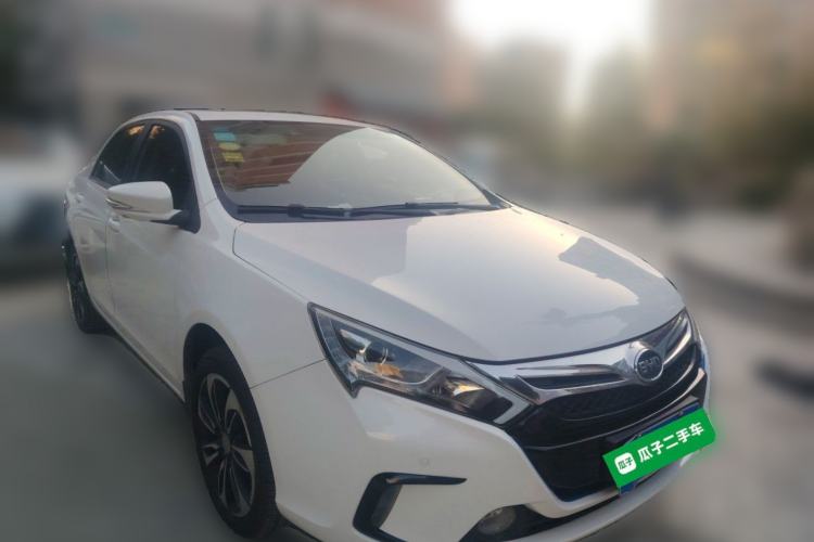 Used BYD Qin New Energy 2015 1.5T Dual-Crown Flagship Plus Edition Front Right 45 Deg