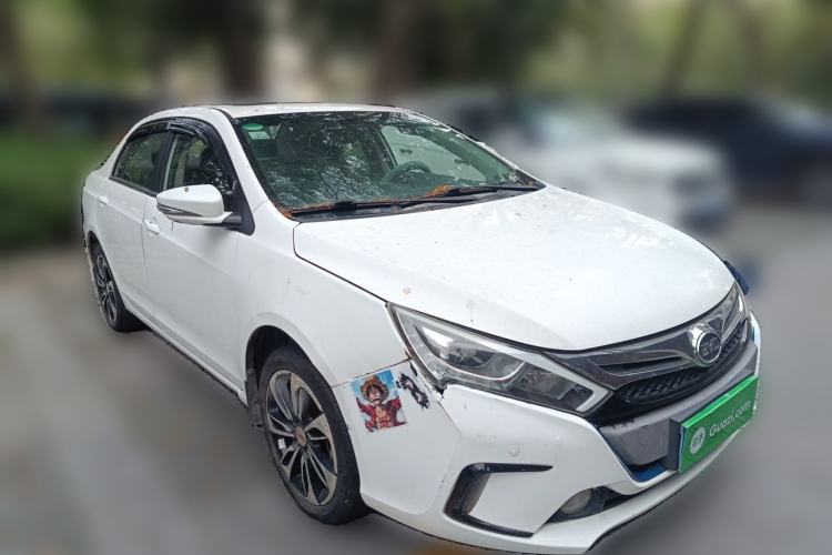 Used BYD Qin New Energy 2015 1.5T Dual-Crown Flagship Plus Edition Front Right 45 Deg