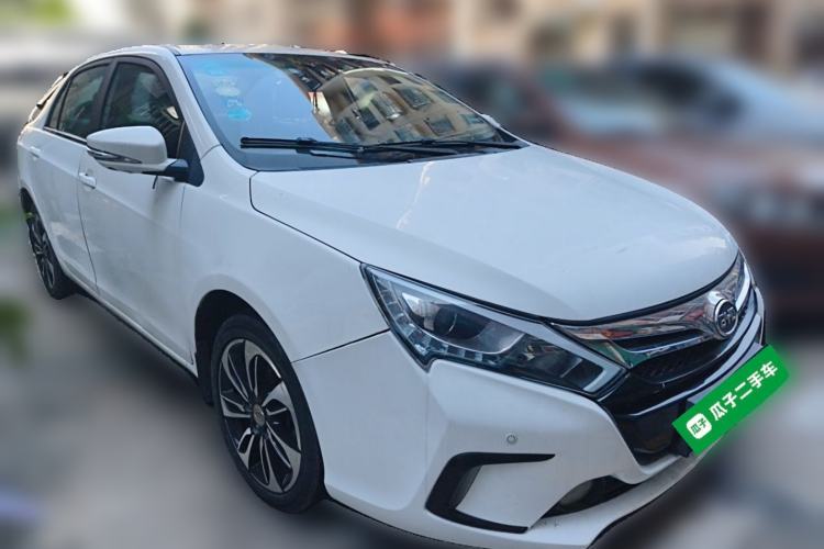 Used BYD Qin New Energy 2015 1.5T Dual-Crown Flagship Plus Edition Front Right 45 Deg