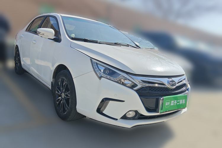 Used BYD Qin New Energy 2015 1.5T Dual-Crown Flagship Edition Front Right 45 Deg