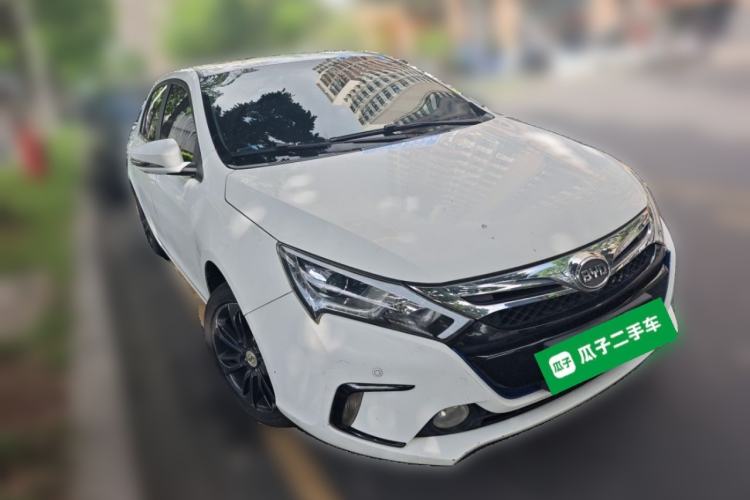 Used BYD Qin New Energy 2015 1.5T Dual-Crown Flagship Edition Front Right 45 Deg