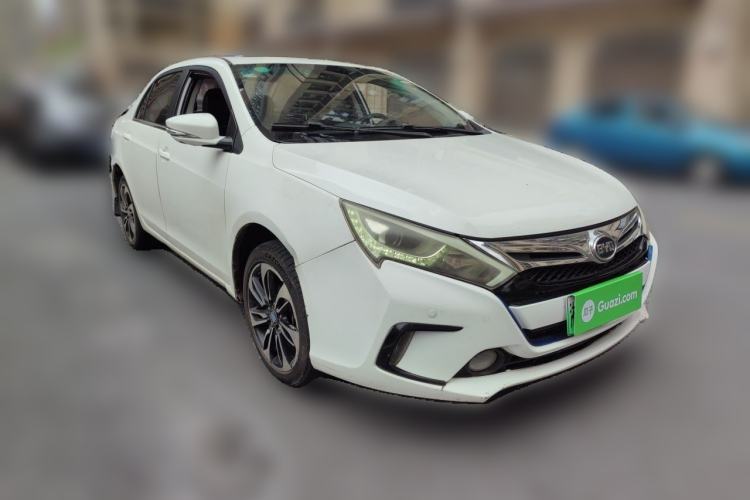 Used BYD Qin New Energy 2015 1.5T Dual-Crown Flagship Edition Front Right 45 Deg