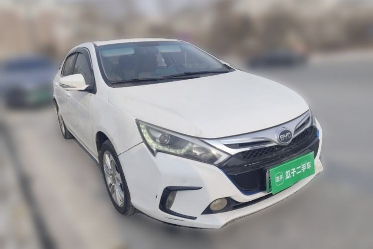 Used BYD Qin New Energy 2015 1.5T Dual-Crown Flagship Edition Front Right 45 Deg