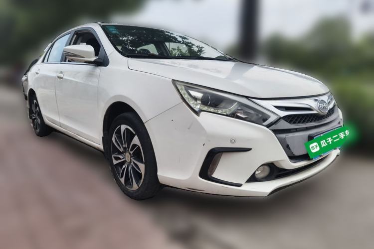 Used BYD Qin New Energy 2015 1.5T Dual-Crown Flagship Plus Edition Front Right 45 Deg