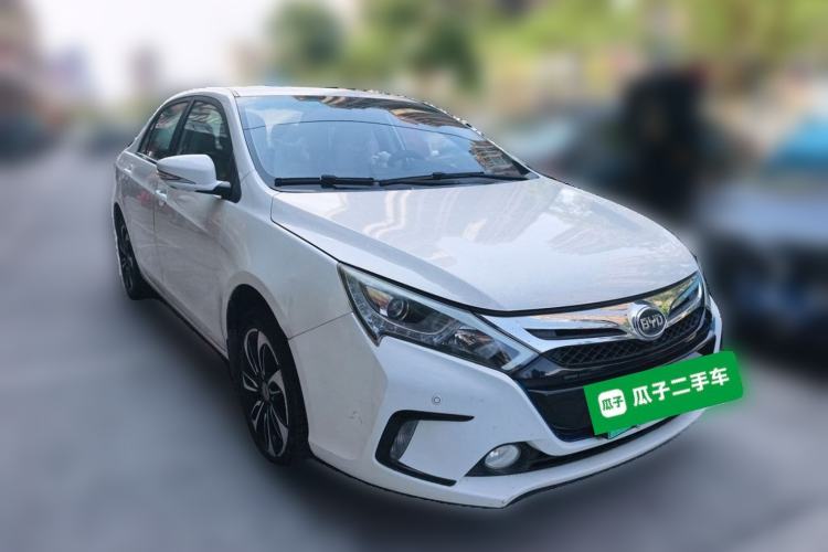 Used BYD Qin New Energy 2015 1.5T Dual-Crown Flagship Edition Front Right 45 Deg