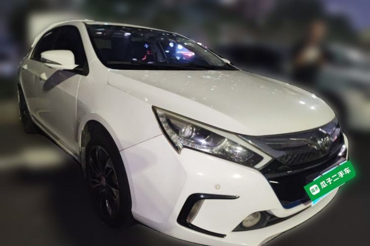 Used BYD Qin New Energy 2015 1.5T Dual-Crown Flagship Edition Front Right 45 Deg