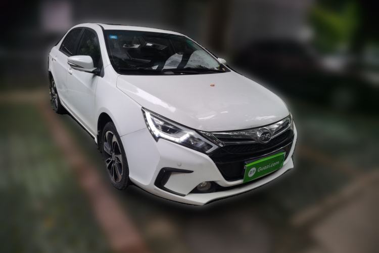 Used BYD Qin New Energy 2015 1.5T Dual-Crown Flagship Edition Front Right 45 Deg
