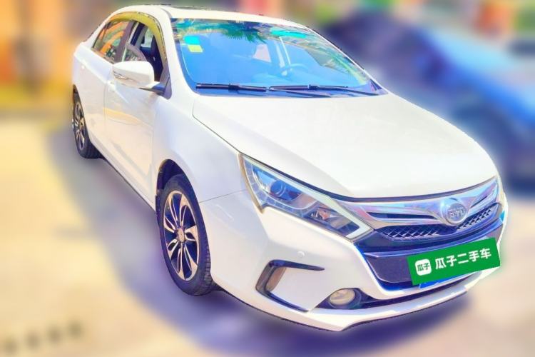 Used BYD Qin New Energy 2015 1.5T Dual-Crown Flagship Plus Edition Front Right 45 Deg