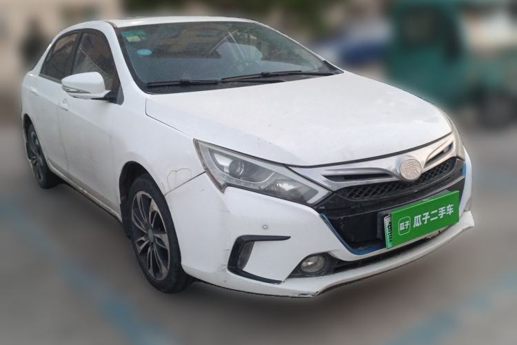 Used BYD Qin New Energy 2015 1.5T Dual-Crown Flagship Plus Edition Front Right 45 Deg