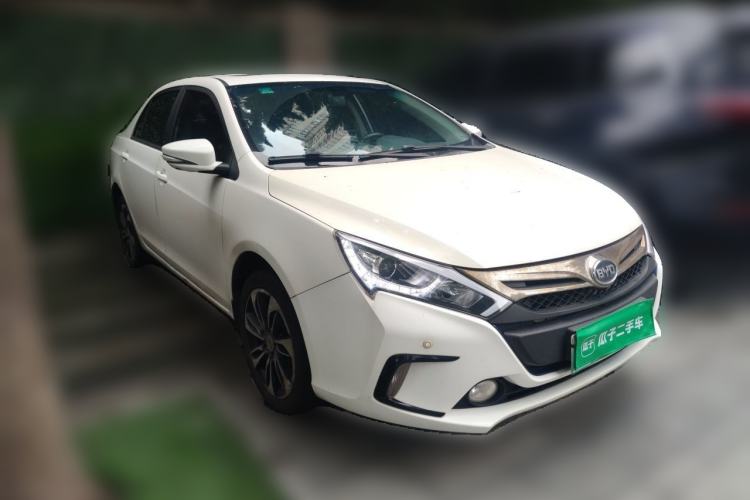 Used BYD Qin New Energy 2015 1.5T Dual-Crown Flagship Edition Front Right 45 Deg