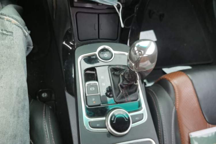 Used BYD Qin New Energy 2015 1.5T Dual-Crown Flagship Plus Edition Gear Lever