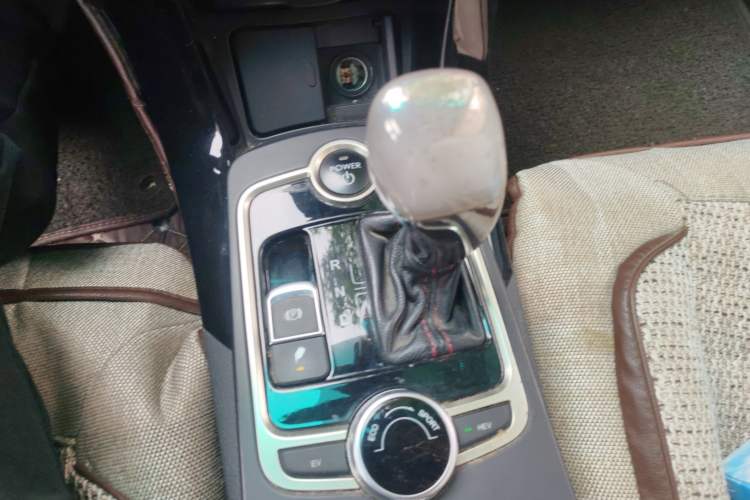 Used BYD Qin New Energy 2015 1.5T Dual-Crown Flagship Plus Edition Gear Lever