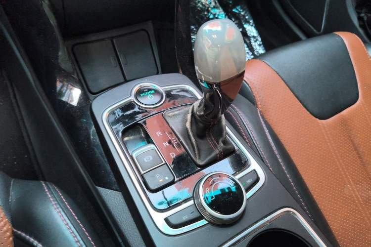 Used BYD Qin New Energy 2015 1.5T Dual-Crown Flagship Edition Gear Lever