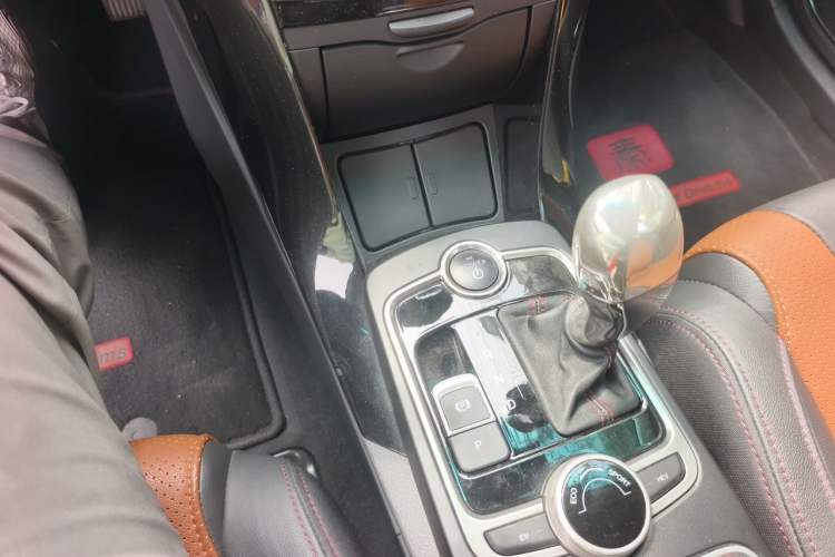 Used BYD Qin New Energy 2015 1.5T Dual-Crown Flagship Plus Edition Gear Lever