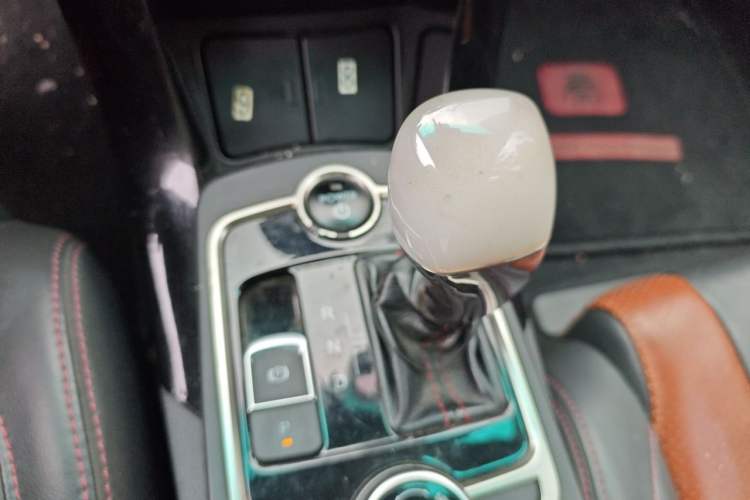 Used BYD Qin New Energy 2015 1.5T Dual-Crown Flagship Plus Edition Gear Lever
