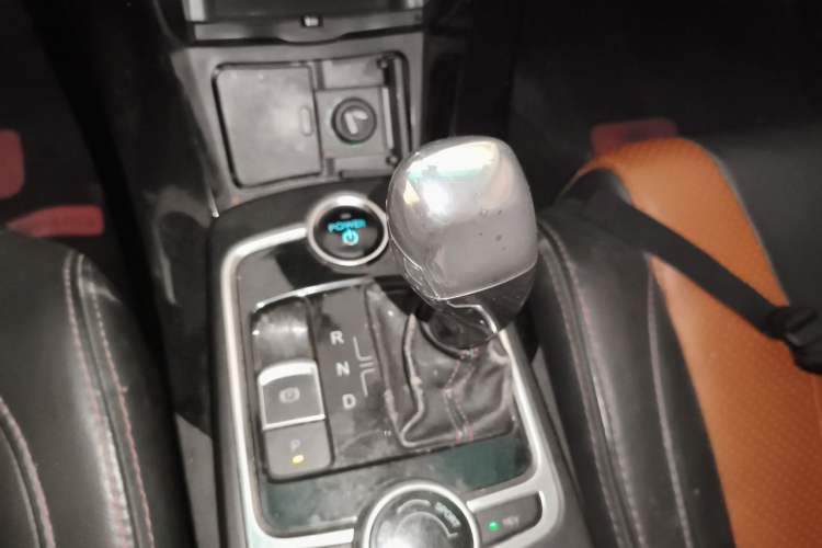 Used BYD Qin New Energy 2015 1.5T Dual-Crown Flagship Edition Gear Lever