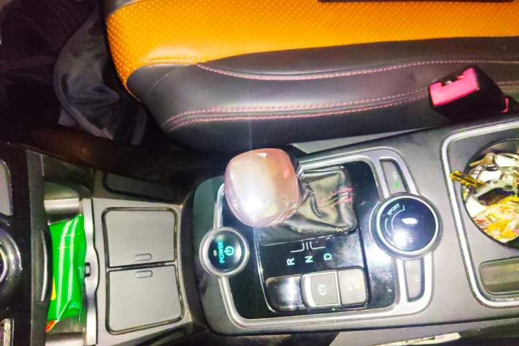 Used BYD Qin New Energy 2015 1.5T Dual-Crown Flagship Plus Edition Gear Lever