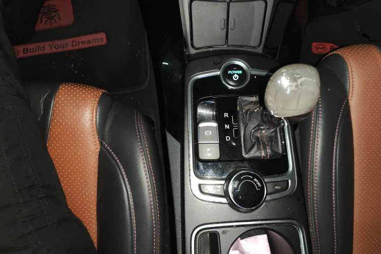 Used BYD Qin New Energy 2015 1.5T Dual-Crown Flagship Plus Edition Gear Lever
