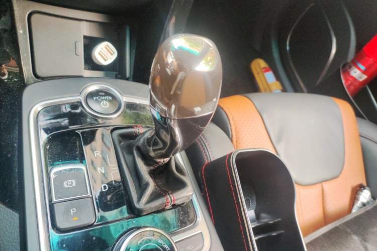 Used BYD Qin New Energy 2015 1.5T Dual-Crown Flagship Plus Edition Gear Lever