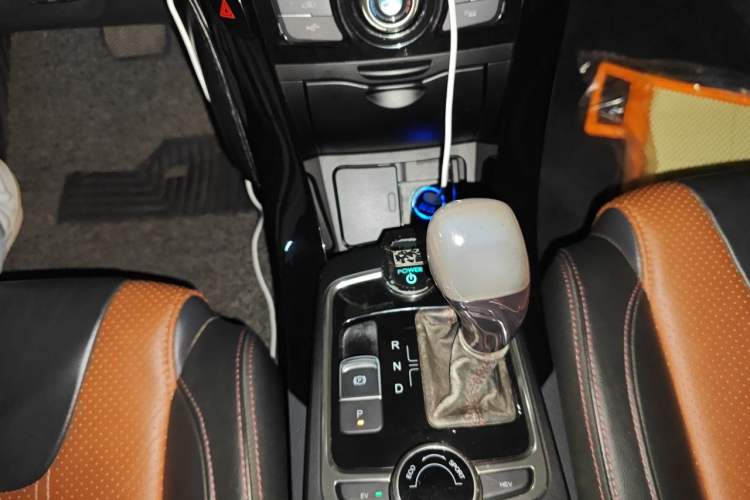 Used BYD Qin New Energy 2015 1.5T Dual-Crown Flagship Plus Edition Gear Lever