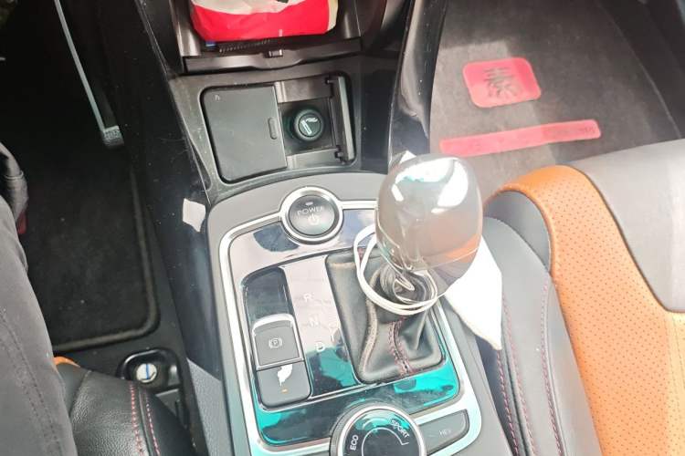 Used BYD Qin New Energy 2015 1.5T Dual-Crown Flagship Plus Edition Gear Lever
