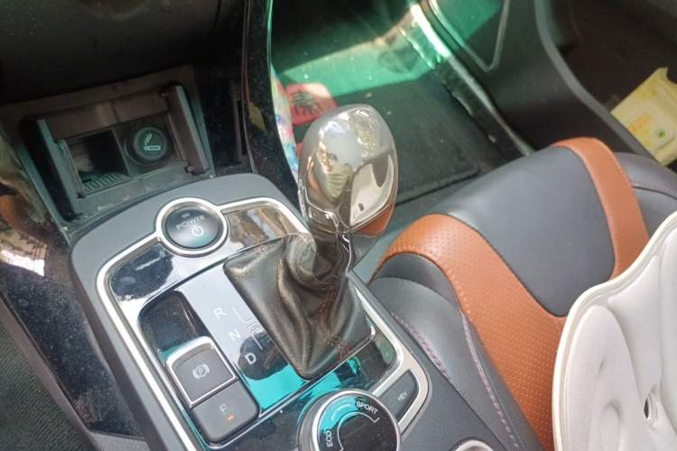 Used BYD Qin New Energy 2015 1.5T Dual-Crown Flagship Plus Edition Gear Lever