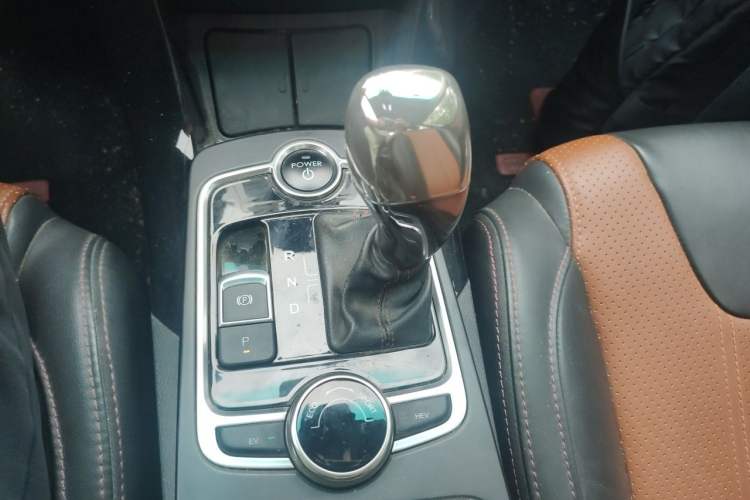 Used BYD Qin New Energy 2015 1.5T Dual-Crown Flagship Plus Edition Gear Lever