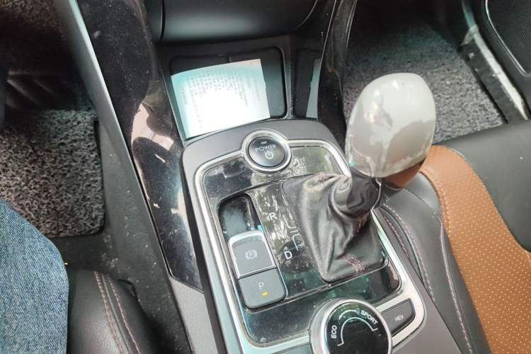 Used BYD Qin New Energy 2015 1.5T Dual-Crown Flagship Plus Edition Gear Lever