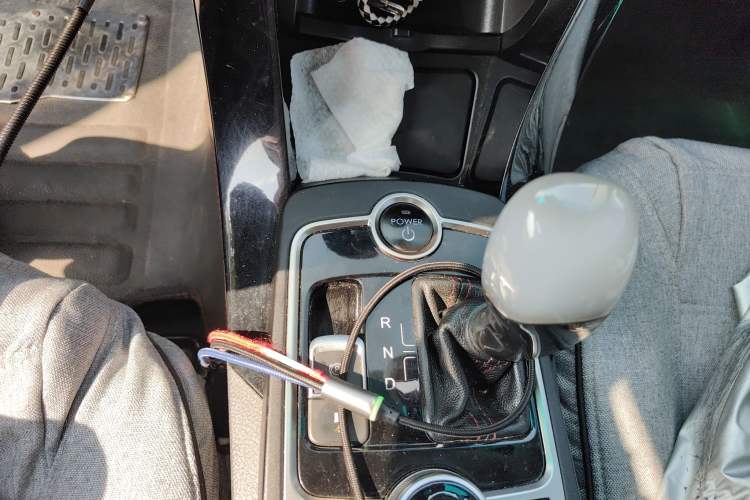 Used BYD Qin New Energy 2015 1.5T Dual-Crown Flagship Edition Gear Lever