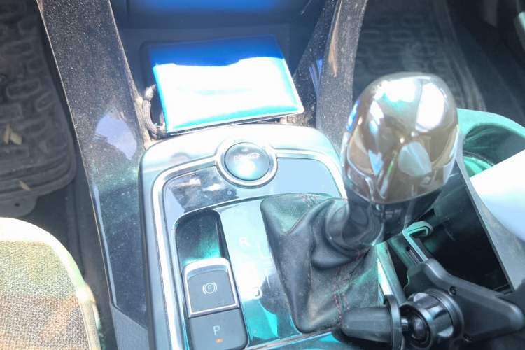 Used BYD Qin New Energy 2015 1.5T Dual-Crown Flagship Plus Edition Gear Lever