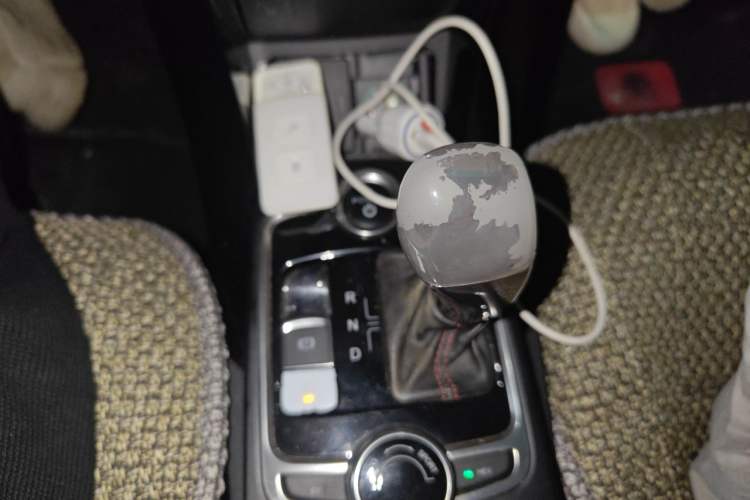 Used BYD Qin New Energy 2015 1.5T Dual-Crown Flagship Plus Edition Gear Lever