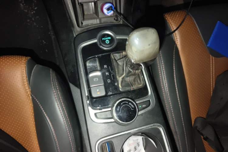Used BYD Qin New Energy 2015 1.5T Dual-Crown Flagship Edition Gear Lever