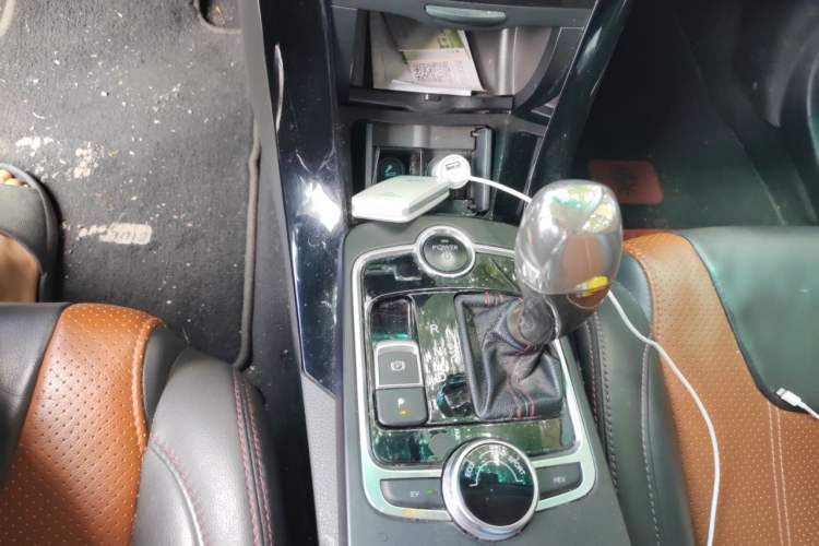 Used BYD Qin New Energy 2015 1.5T Dual-Crown Flagship Plus Edition Gear Lever