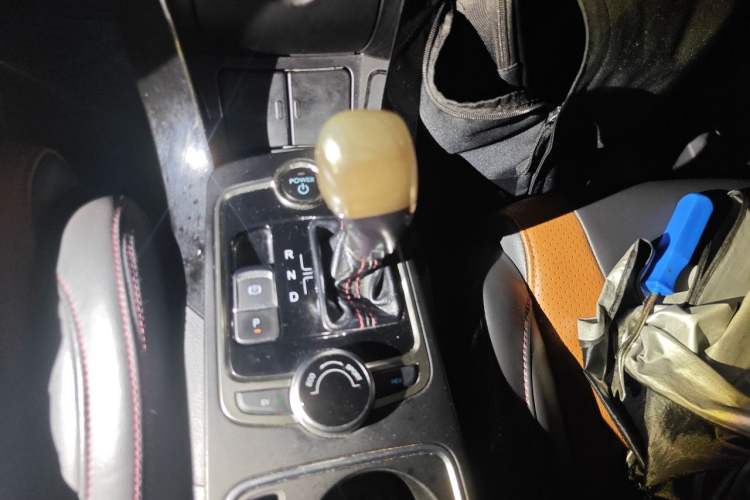 Used BYD Qin New Energy 2015 1.5T Dual-Crown Flagship Plus Edition Gear Lever