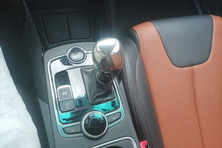 Used BYD Qin New Energy 2015 1.5T Dual-Crown Flagship Plus Edition Gear Lever