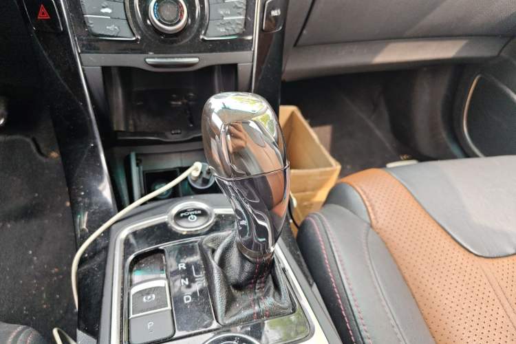 Used BYD Qin New Energy 2015 1.5T Dual-Crown Flagship Plus Edition Gear Lever