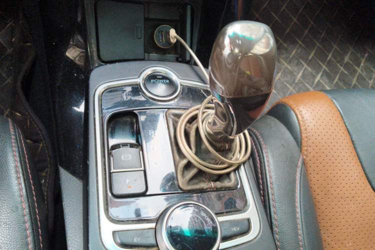 Used BYD Qin New Energy 2015 1.5T Dual-Crown Flagship Plus Edition Gear Lever