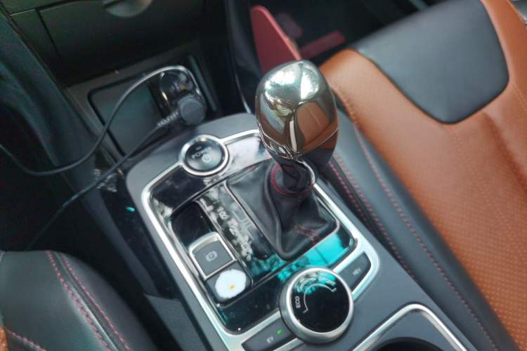 Used BYD Qin New Energy 2015 1.5T Dual-Crown Flagship Plus Edition Gear Lever