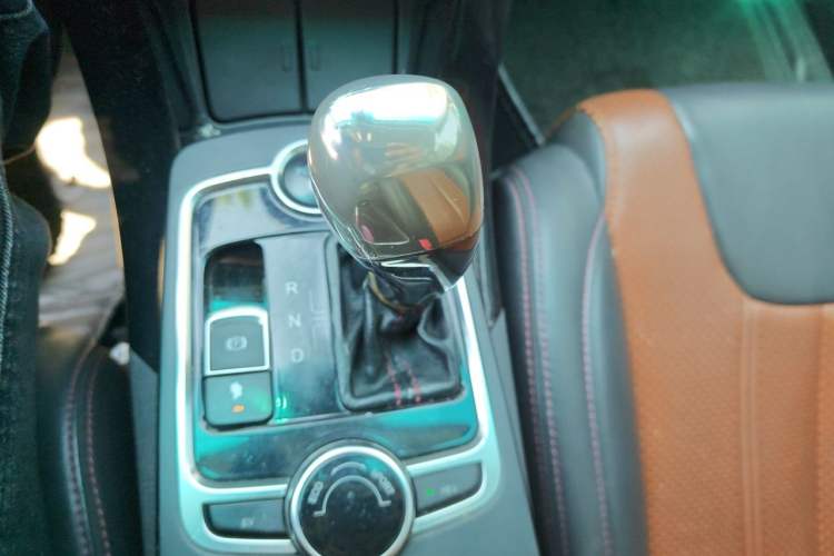 Used BYD Qin New Energy 2015 1.5T Dual-Crown Flagship Plus Edition Gear Lever