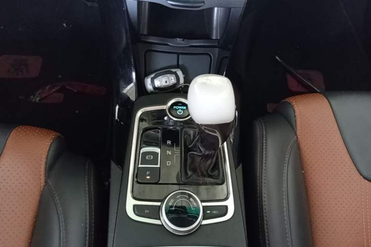 Used BYD Qin New Energy 2015 1.5T Dual-Crown Flagship Plus Edition Gear Lever