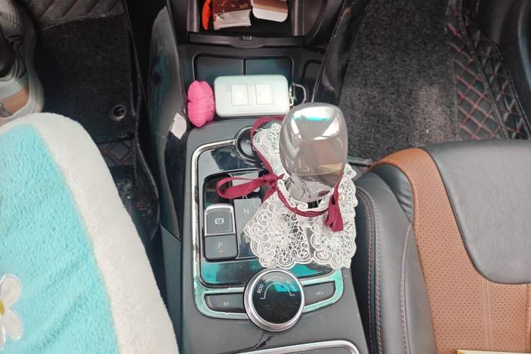 Used BYD Qin New Energy 2015 1.5T Dual-Crown Flagship Plus Edition Gear Lever