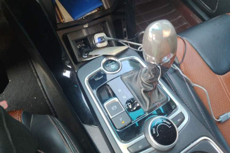 Used BYD Qin New Energy 2015 1.5T Dual-Crown Flagship Plus Edition Gear Lever