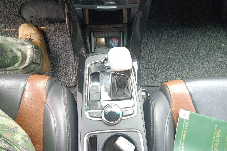 Used BYD Qin New Energy 2015 1.5T Dual-Crown Flagship Plus Edition Gear Lever
