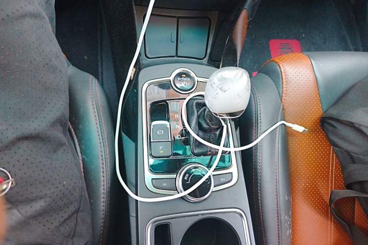 Used BYD Qin New Energy 2015 1.5T Dual-Crown Flagship Plus Edition Gear Lever